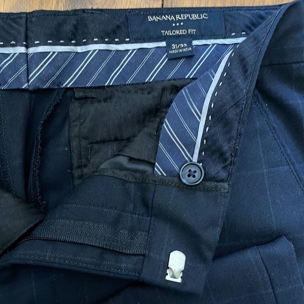 Banana Republic Navy blue light checkered Tailored Fit pants
Size 31x32 - Picture 2 of 8